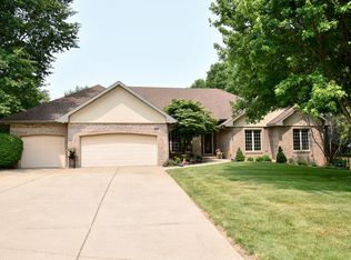 2321 S Oakbrook Ave, Springfield, MO 65809