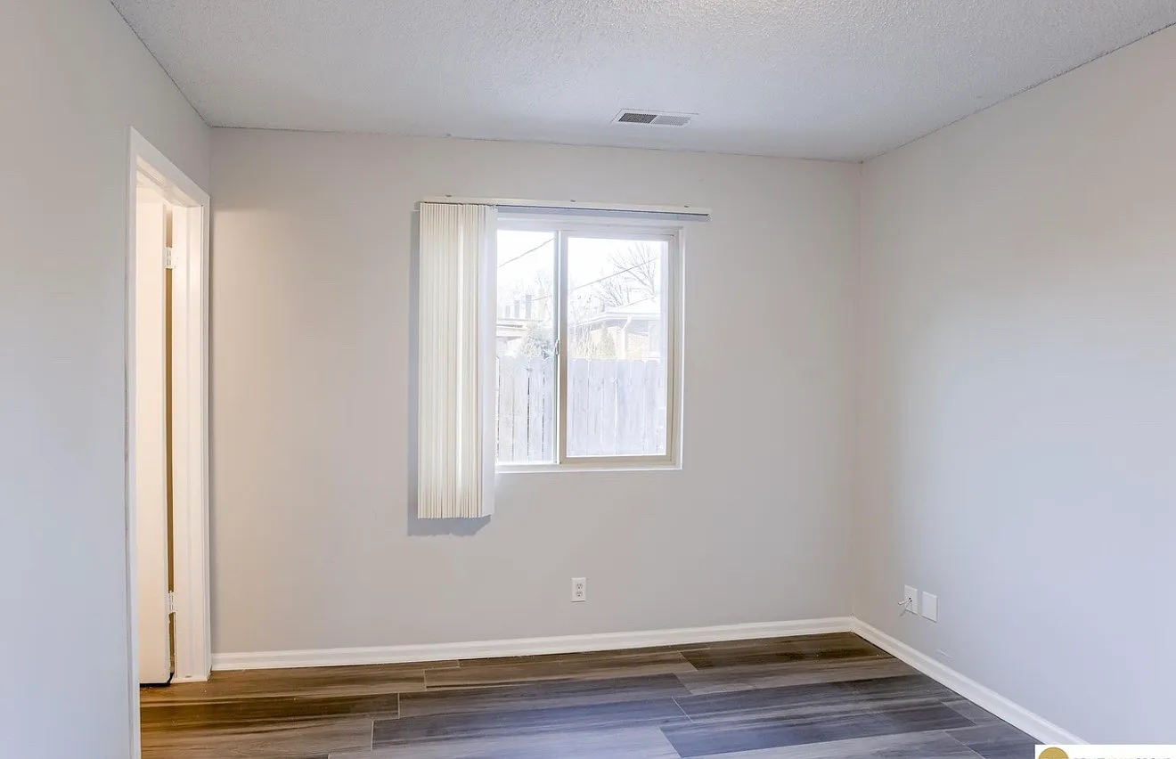 3 bed, 1.5 bath, 1800 sqft, $1,300 — Photo 3