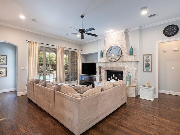 4.LivingArea4.jpg