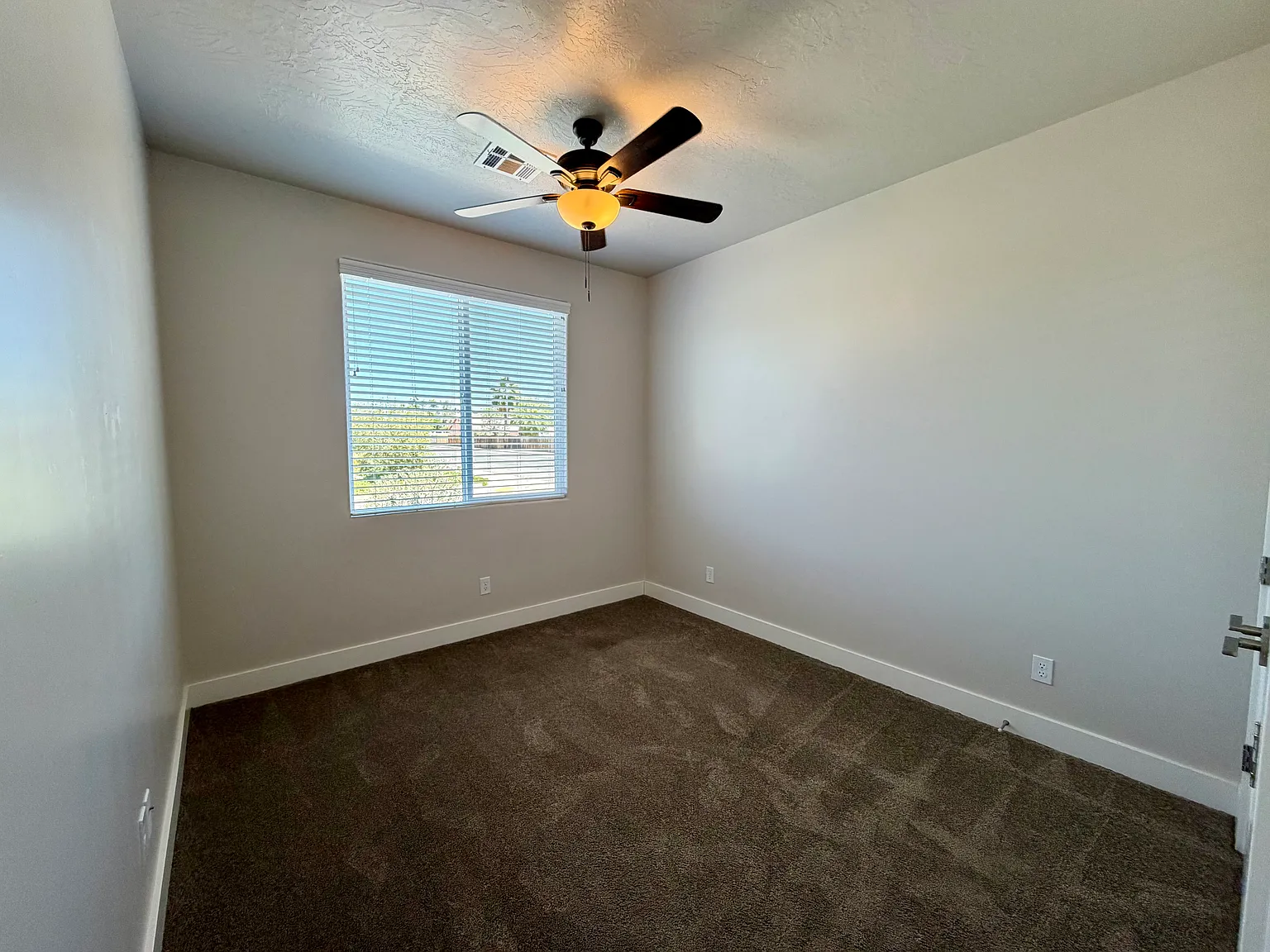 2 bed, 1040 sqft, $1,630 — Photo 4