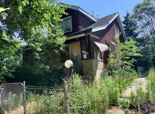 17174 Mackay Ave, Hamtramck, MI 48212