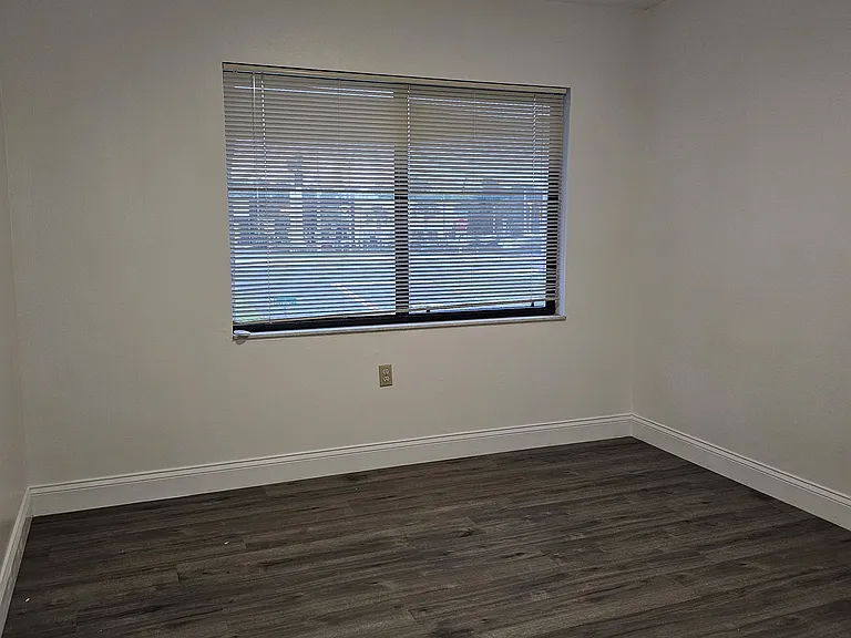 5560 Decatur St — Photo 10