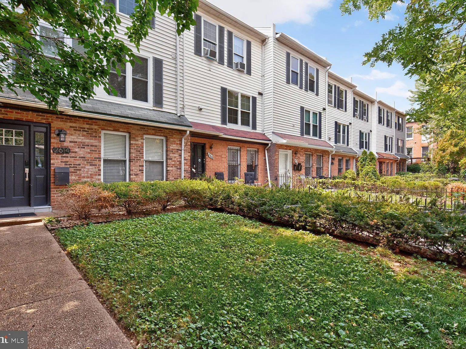 3 bed, 2.5 bath, 1231 sqft, $4,000 — Photo 2