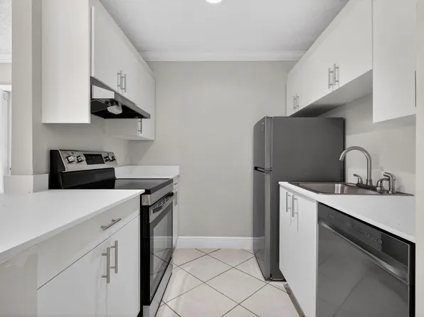 24 Crossings Circle #D, Boynton Beach, FL 33435