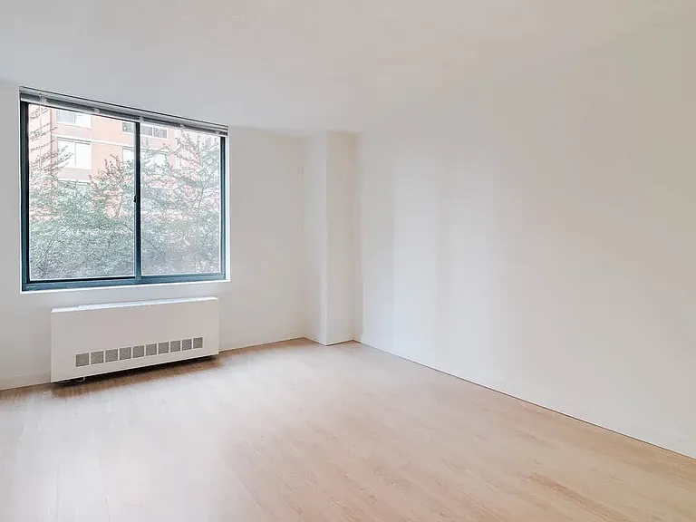 750 Columbus Ave #2F — Photo 29