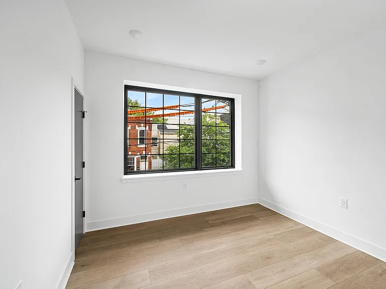 1772 N Front St #3 — Photo 10