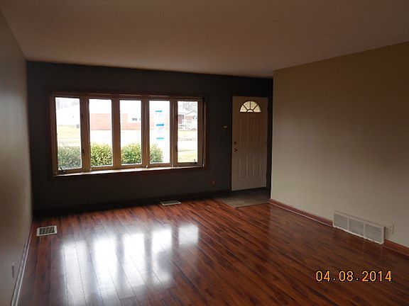 3rd image of 3129 W Whipple Dr