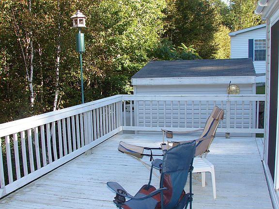 Wrap-around 10' X 20' Deck looking over the treetops
