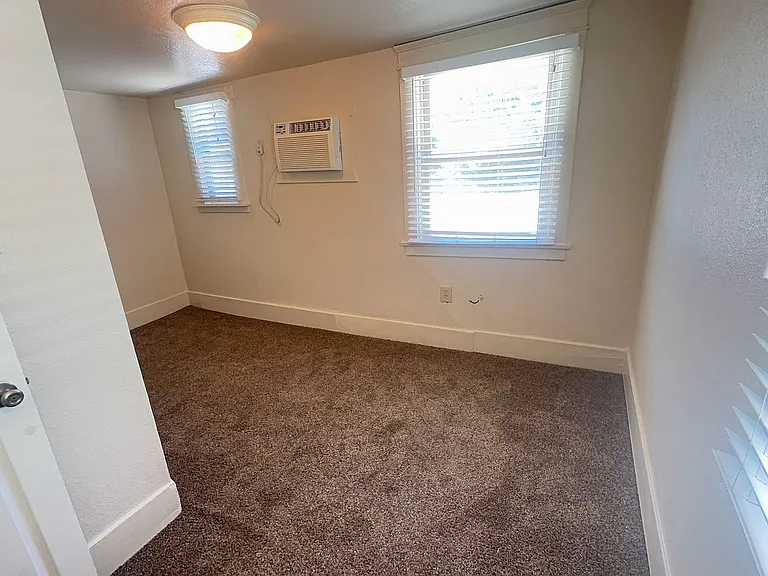 136 E Morris Ave — Photo 12