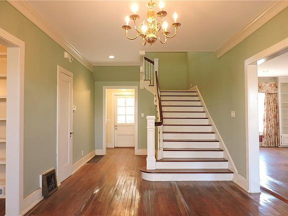 4th image of 2217 Pembroke Dr