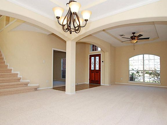 Big windows and neutral, warm tones to match any decor and allow plenty of natural light!