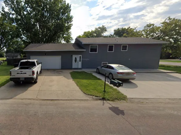 300 8th St NE, 300 8th St NE #B, Watertown, SD 57201