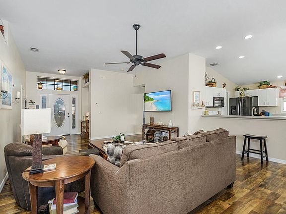 4th image of 4681 Varsity Cir