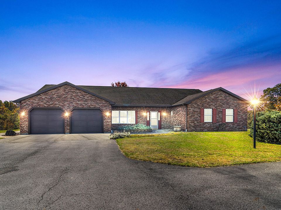 1st image of 250 Ash Ln