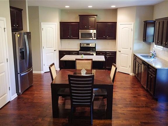 4th image of 102 Brookwood Dr