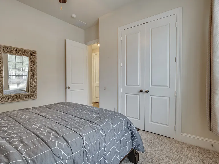 625 Surrey Ln — Photo 14
