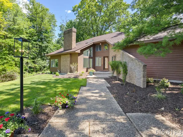1860 Beard Dr SE, Grand Rapids, MI 49546