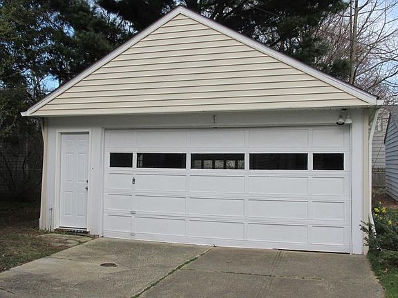 3rd image of 485 Huntmere Dr