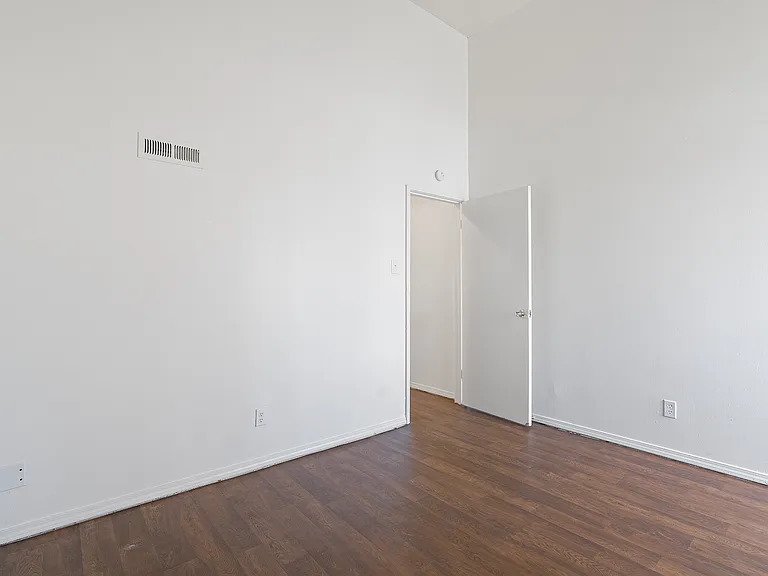 Nico Terrace — Photo 15