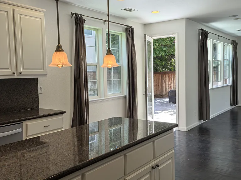 3137 Enfield St — Photo 10