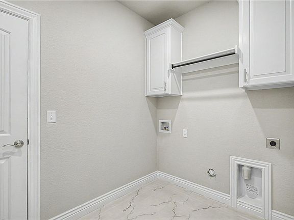 3rd image of 802 W Kelleyann St