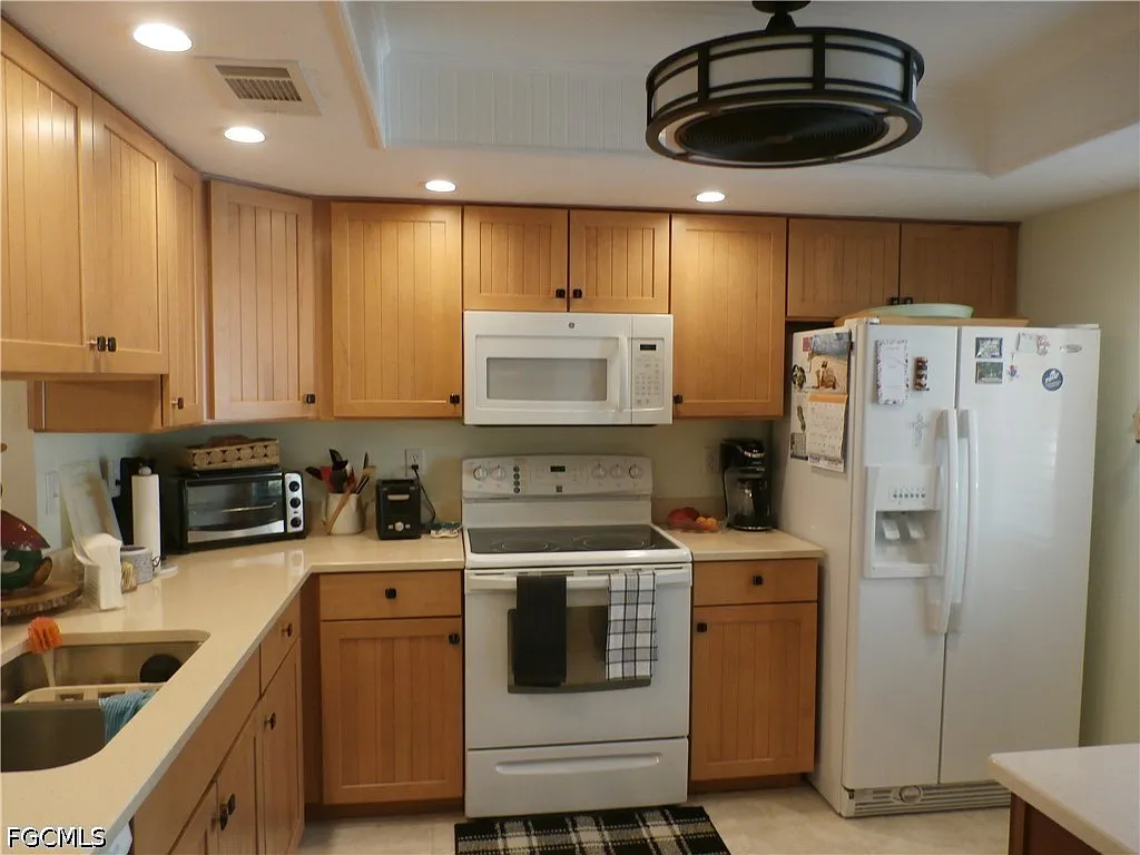 2 bed, 2.0 bath, 1050 sqft, $4,200 — Photo 3
