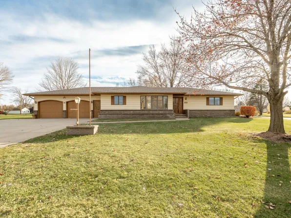 919 W Church St, Belle Plaine, MN 56011