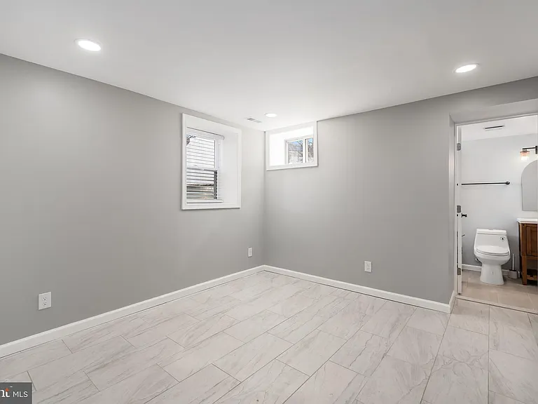 1319 C St NE #B — Photo 18