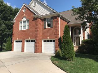 3832 Parkland Dr, Fairfax, VA 22033