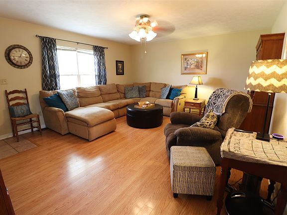 5th image of 115 Shawn Ln