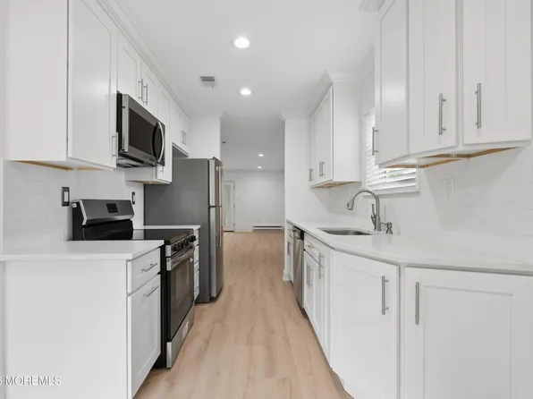 48 Wild Turkey Way #B, Manalapan, NJ 07726
