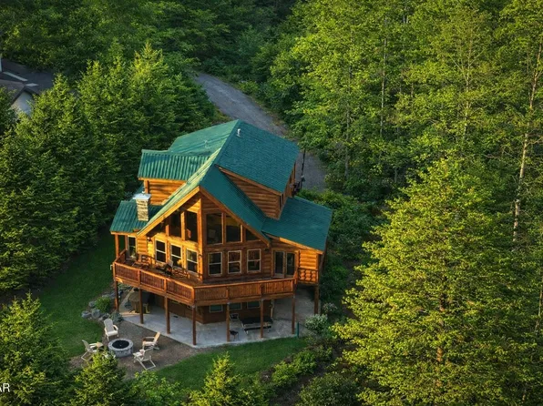 643 Forest Dr, Pigeon Forge, TN 37863