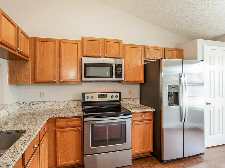 3268 Avalon Dr — Photo 9