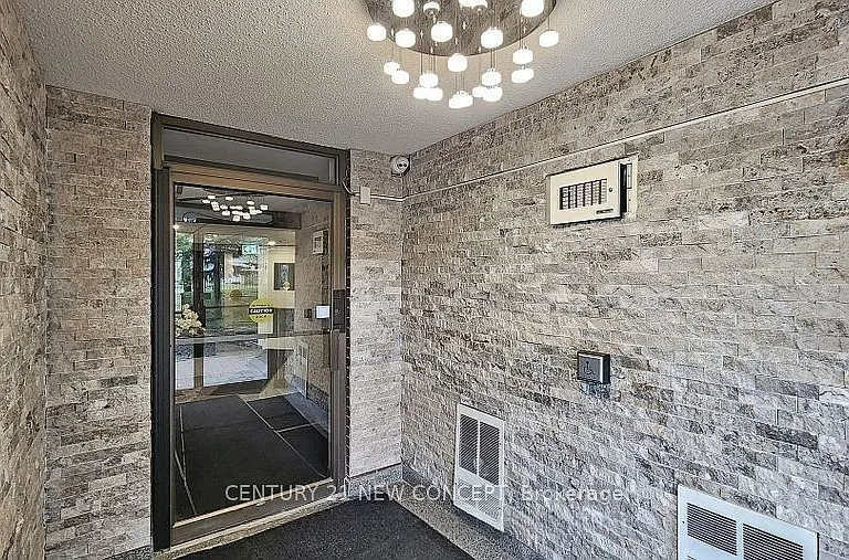 7451 Yonge St #101 — Photo 35