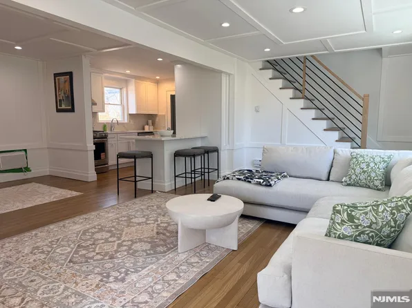 91 Columbus Dr, Tenafly, NJ 07670