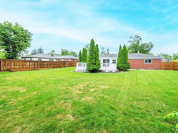 4th image of 1130 Castle Dr