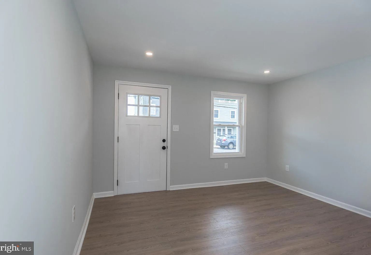 3 bed, 2.0 bath, 1185 sqft, $2,350 — Photo 3