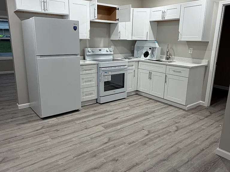 1214 Maple St — Photo 3