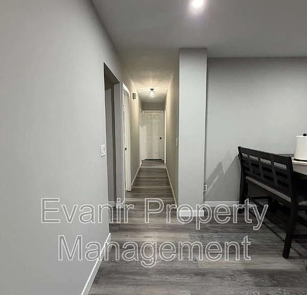 11884 Hamden Dr — Photo 21