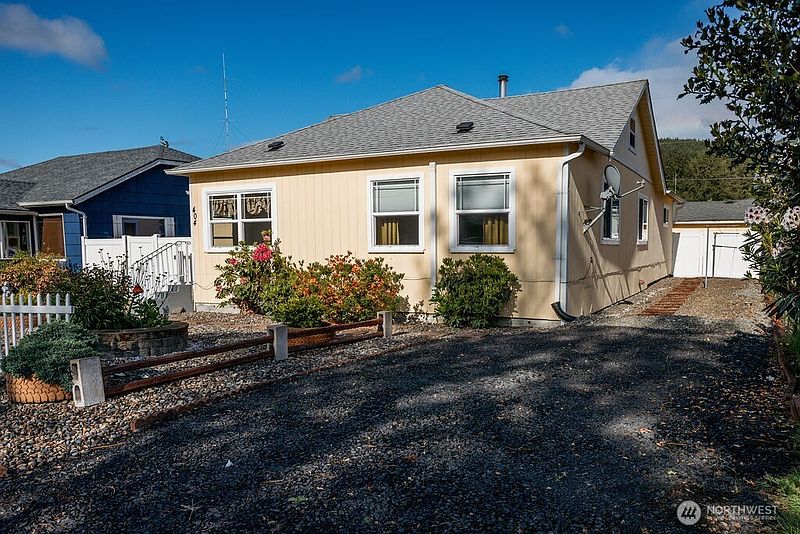 3rd image of 404 Jackson Street