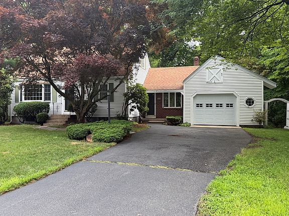 2nd image of 7 Wayne Dr