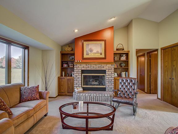 4th image of 2891 Jeremy St NW