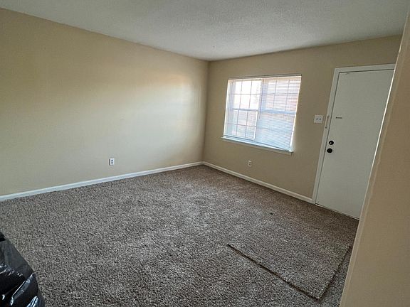 4th image of 2915 Gruber Dr