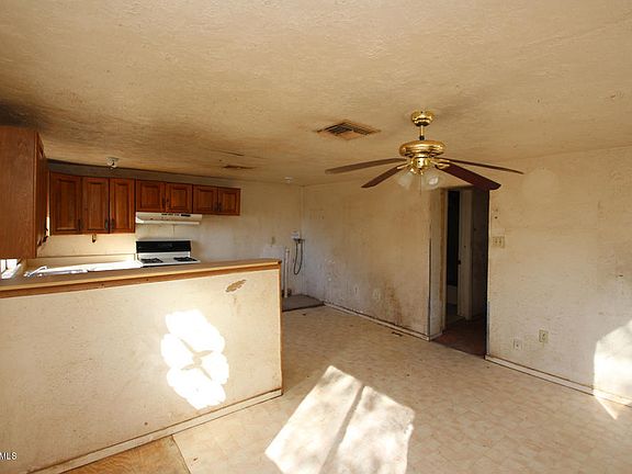 4th image of 38117 W Apache Dr