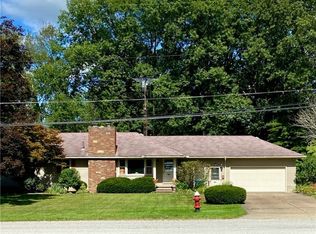 135 Ridgeland Dr, Amherst, OH 44001