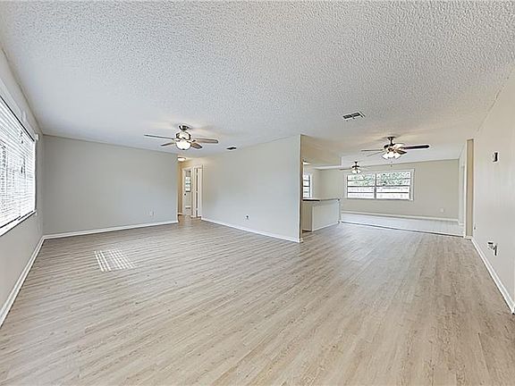 4th image of 1150 Balfour Dr