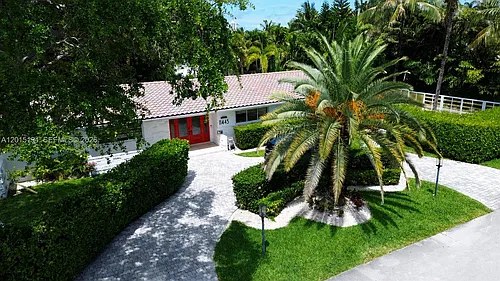 11445 N Bayshore Dr Photo 1
