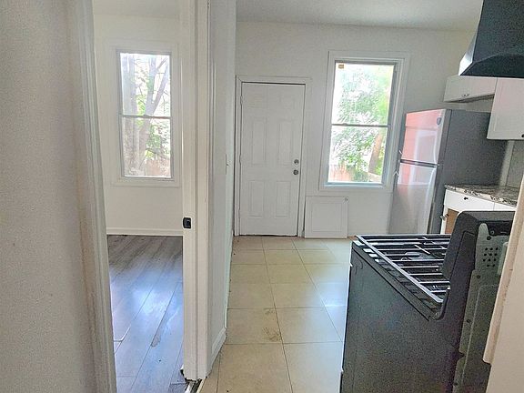 5th image of 176 Myrtle Ave #1