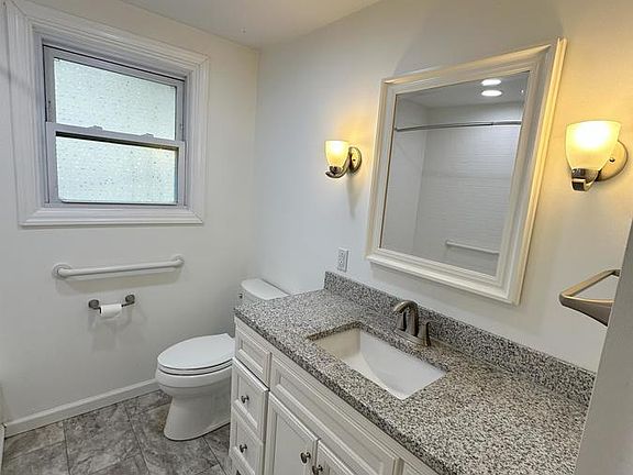 5th image of 208 Main St Unit A3