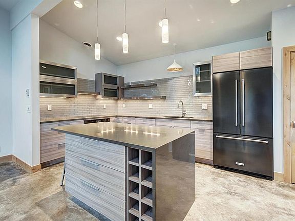 4th image of 212 Forest Dr